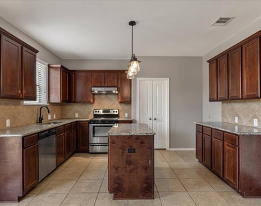 108 Quarry Ln - Photo Thumbnail 10