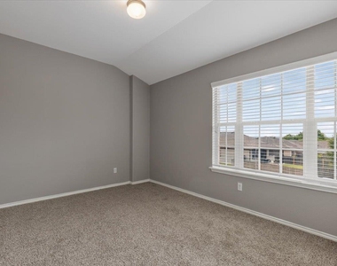 108 Quarry Ln - Photo Thumbnail 24