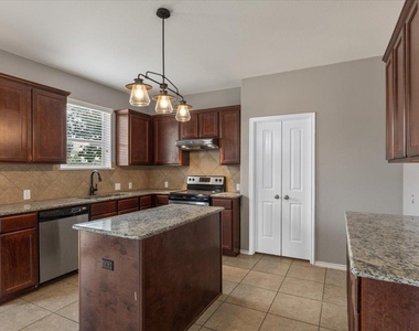 108 Quarry Ln - Photo Thumbnail 11