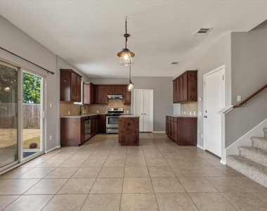 108 Quarry Ln - Photo Thumbnail 9