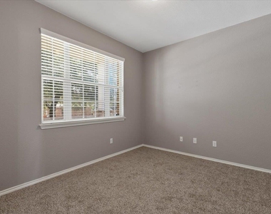 108 Quarry Ln - Photo Thumbnail 4