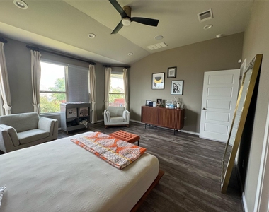 1529 Carlene Pruett St - Photo Thumbnail 11