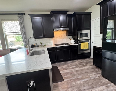1529 Carlene Pruett St - Photo Thumbnail 4