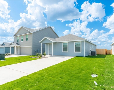 336 Cowpoke Dr - Photo Thumbnail 3
