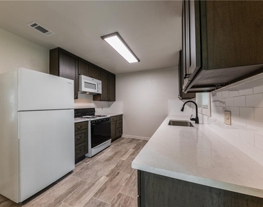 1113 Sycamore St - Photo Thumbnail 14