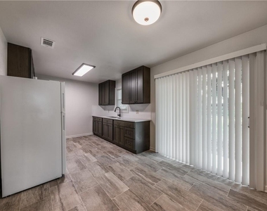 1113 Sycamore St - Photo Thumbnail 13