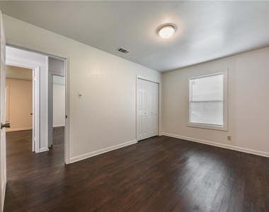 1113 Sycamore St - Photo Thumbnail 10