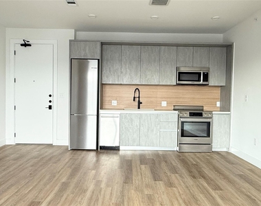4315 S Congress Ave - Photo Thumbnail 10