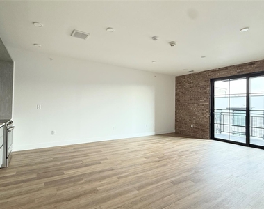 4315 S Congress Ave - Photo Thumbnail 11