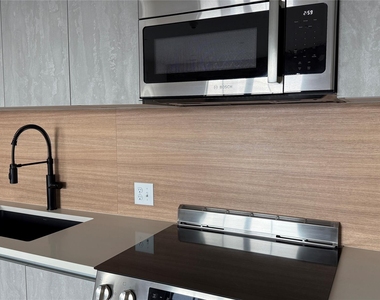 4315 S Congress Ave - Photo Thumbnail 16