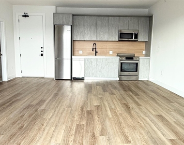 4315 S Congress Ave - Photo Thumbnail 2