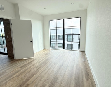 4315 S Congress Ave - Photo Thumbnail 1