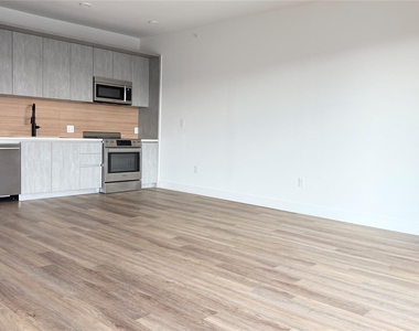 4315 S Congress Ave - Photo Thumbnail 3