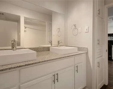 2900 Cole St - Photo Thumbnail 20