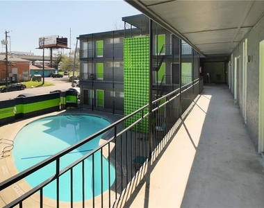 2900 Cole St - Photo Thumbnail 2