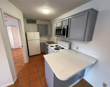 2514 Pearl St - Photo Thumbnail 2