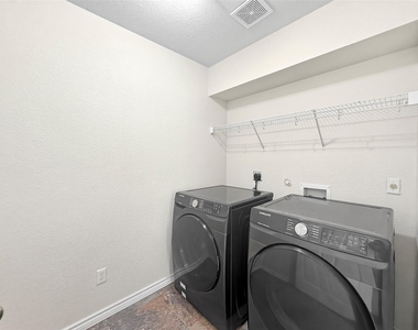 9215 Rowlands Sayle Rd - Photo Thumbnail 5