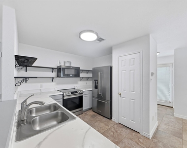 9215 Rowlands Sayle Rd - Photo Thumbnail 3