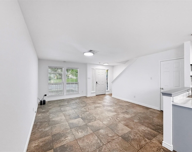 9215 Rowlands Sayle Rd - Photo Thumbnail 2