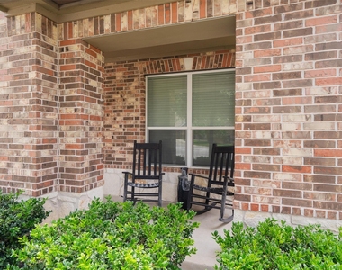 1208 Ravenside Cv - Photo Thumbnail 3