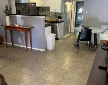 505 W 7th St - Photo Thumbnail 14