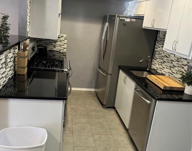 505 W 7th St - Photo Thumbnail 15