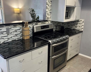 505 W 7th St - Photo Thumbnail 17