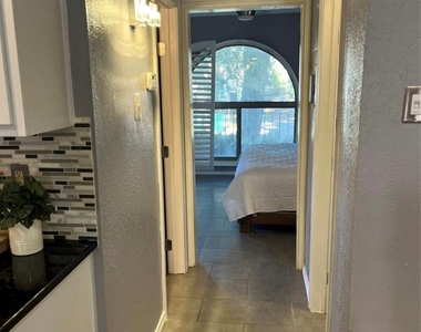 505 W 7th St - Photo Thumbnail 19