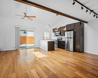 1504 Bridgeway Dr - Photo Thumbnail 3