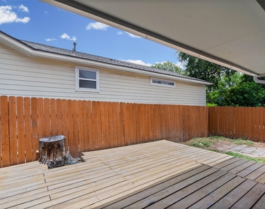 1504 Bridgeway Dr - Photo Thumbnail 9