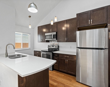 1504 Bridgeway Dr - Photo Thumbnail 7