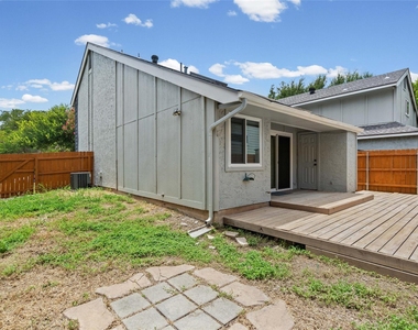 1504 Bridgeway Dr - Photo Thumbnail 10