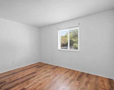 1504 Bridgeway Dr - Photo Thumbnail 11