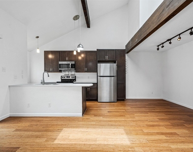 1504 Bridgeway Dr - Photo Thumbnail 5