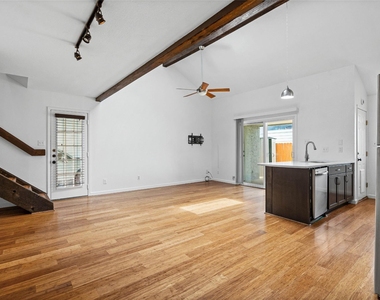 1504 Bridgeway Dr - Photo Thumbnail 6