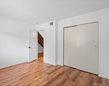 1504 Bridgeway Dr - Photo Thumbnail 12
