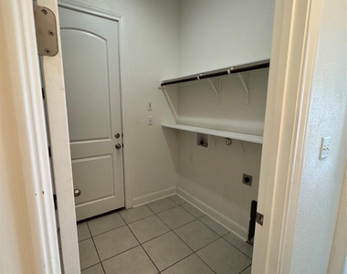 175 Senna Dr - Photo Thumbnail 7