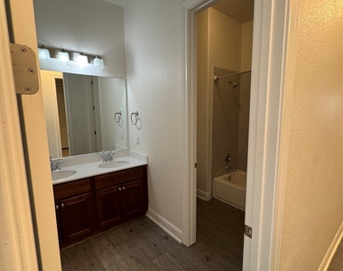 175 Senna Dr - Photo Thumbnail 6