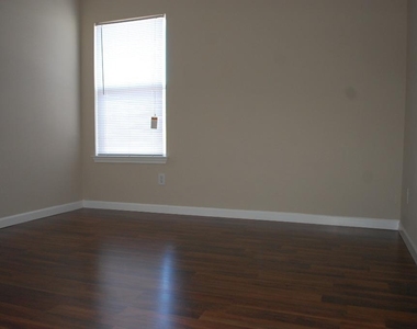 11300 Dimmit St - Photo Thumbnail 17