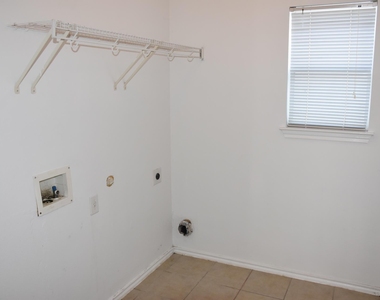 11300 Dimmit St - Photo Thumbnail 6