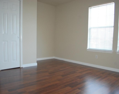 11300 Dimmit St - Photo Thumbnail 15