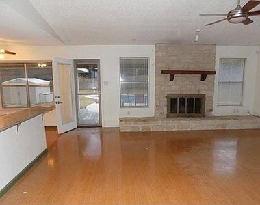 509 Meadowbrook Dr - Photo Thumbnail 11
