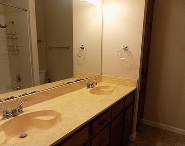509 Meadowbrook Dr - Photo Thumbnail 14