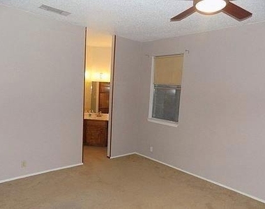 509 Meadowbrook Dr - Photo Thumbnail 15