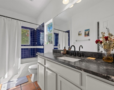 1511 E 13th St - Photo Thumbnail 17