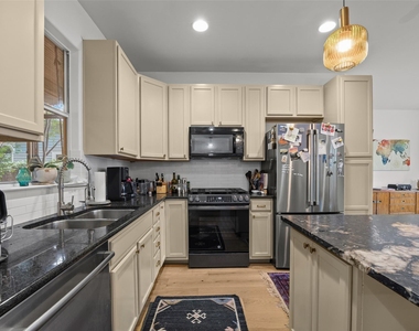 1511 E 13th St - Photo Thumbnail 7