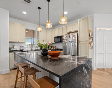 1511 E 13th St - Photo Thumbnail 6