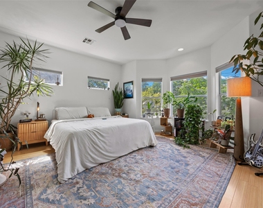 1511 E 13th St - Photo Thumbnail 10