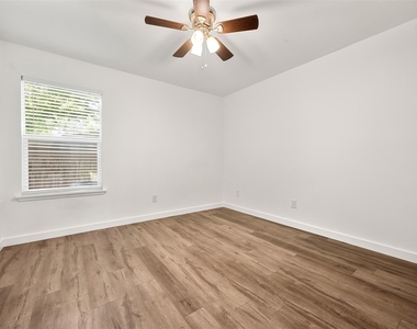 6409 Burns St - Photo Thumbnail 11