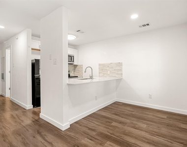 6409 Burns St - Photo Thumbnail 3